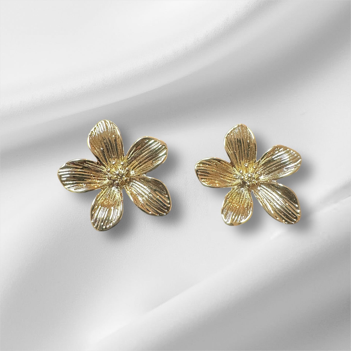 Tahiti - Boucles d'oreilles petite fleur